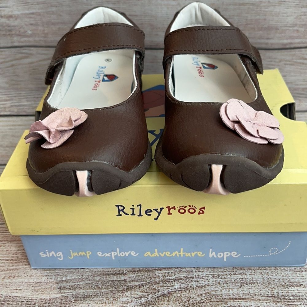 Mary Jane Style Shoes - Picture 3 of 7